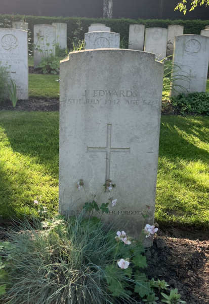 File:James Edwards grave.png