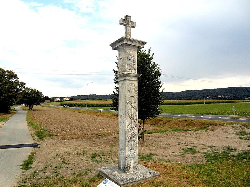 File:Kleingersdorf-Muehlkreuz.jpg