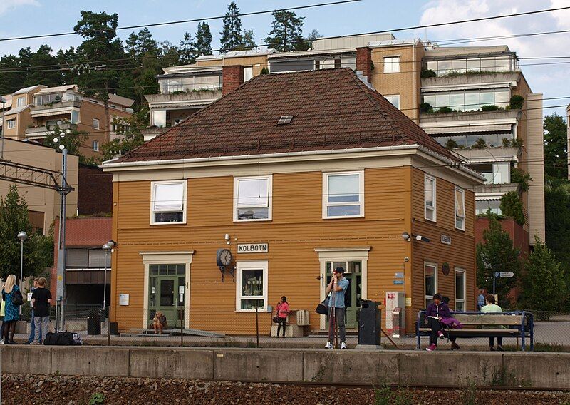 File:Kolbotn stasjon.JPG