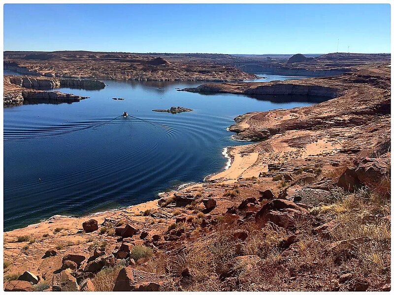 File:Lake Powell Landscape.jpg