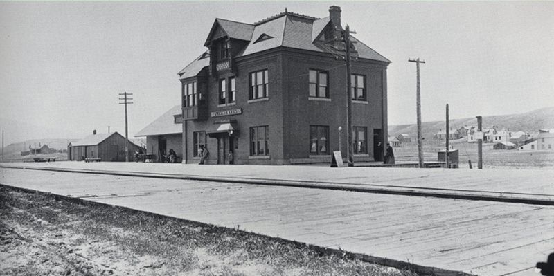 File:LivingstonMontanaNPPRDepot-Haynes1894.jpg