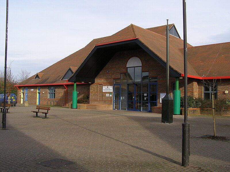 File:MaidenbowerCommCentre2007.jpg