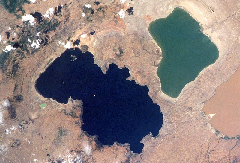 File:O'a caldera.jpg