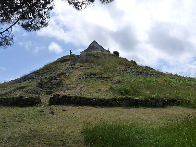 File:Tumulus Saint-Michel (2).jpg