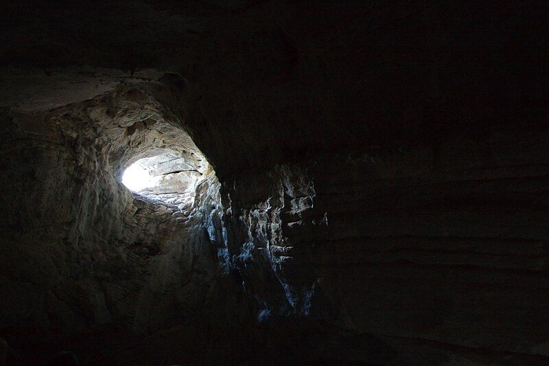 File:Veterani cave.jpg