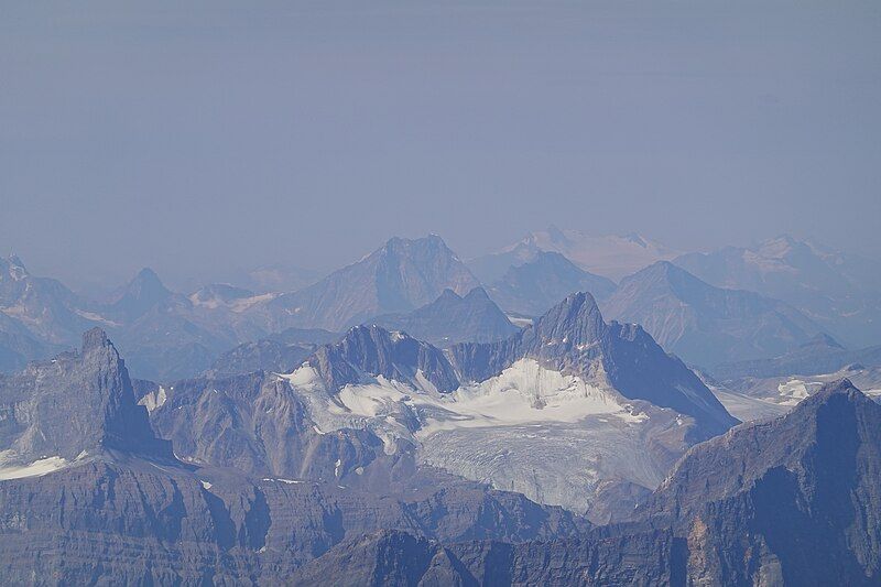 File:'Canadian Rockies 02.jpg