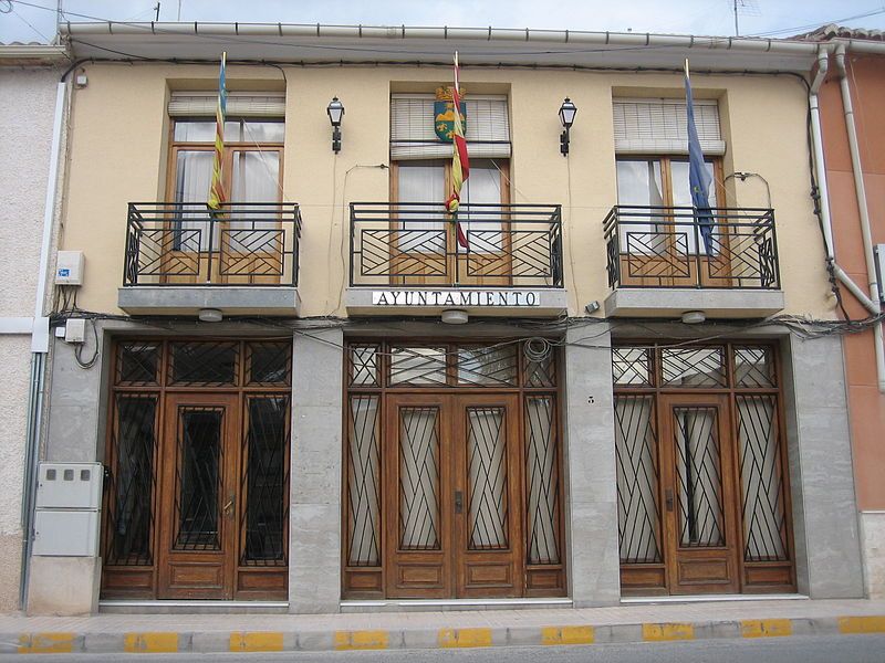 File:Ayuntamiento de Algueña.JPG