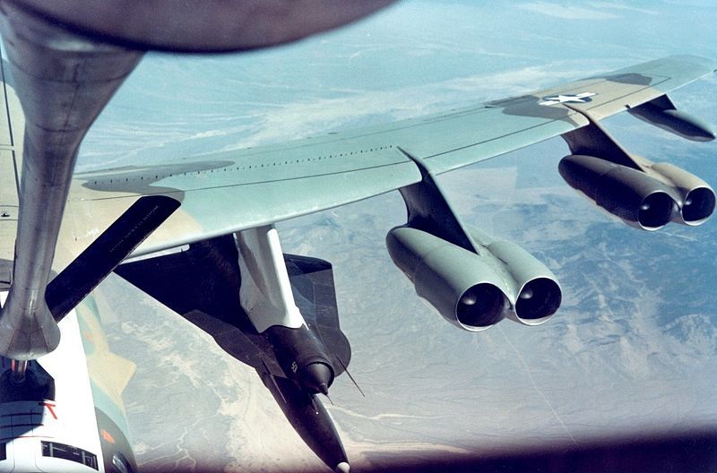 File:B-52 with D-21.jpg