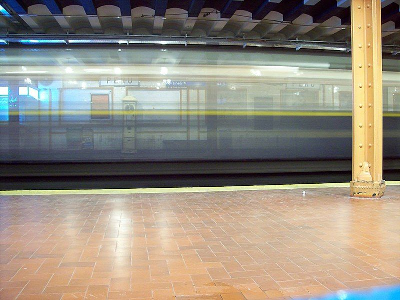 File:Buenos Aires-Subte-Perú-Andén 4.jpg