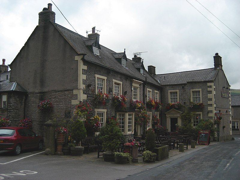 File:Castleton-Castle Hotel.jpg