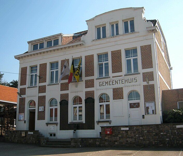 File:GooikGemeentehuis5045.jpg