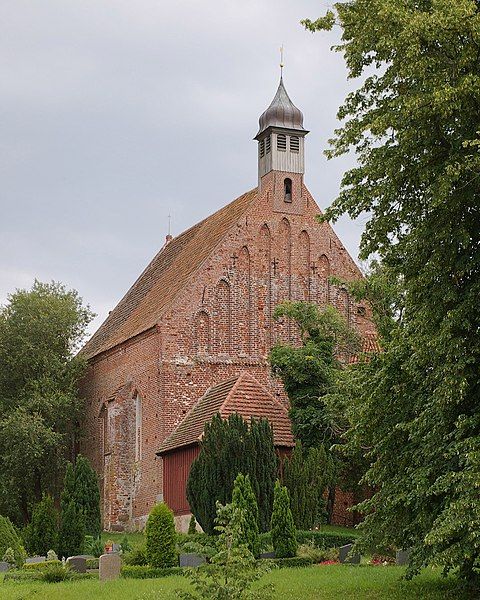 File:Gustow kirche imgp7751.jpg