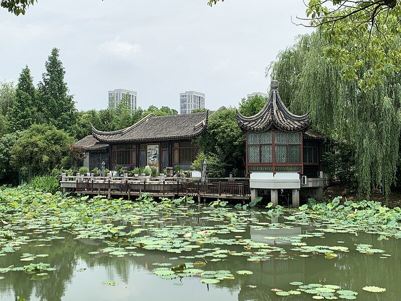 File:Lake Shi Pavilion.jpg