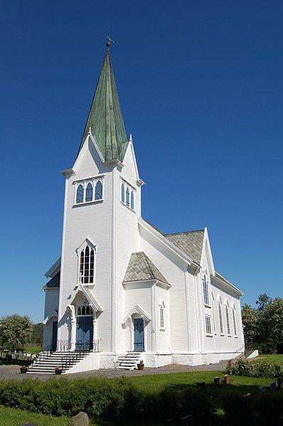 File:Manger kirke.jpg