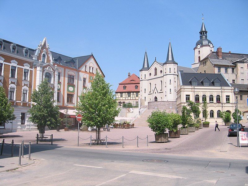 File:Meerane Teichplatz.jpg