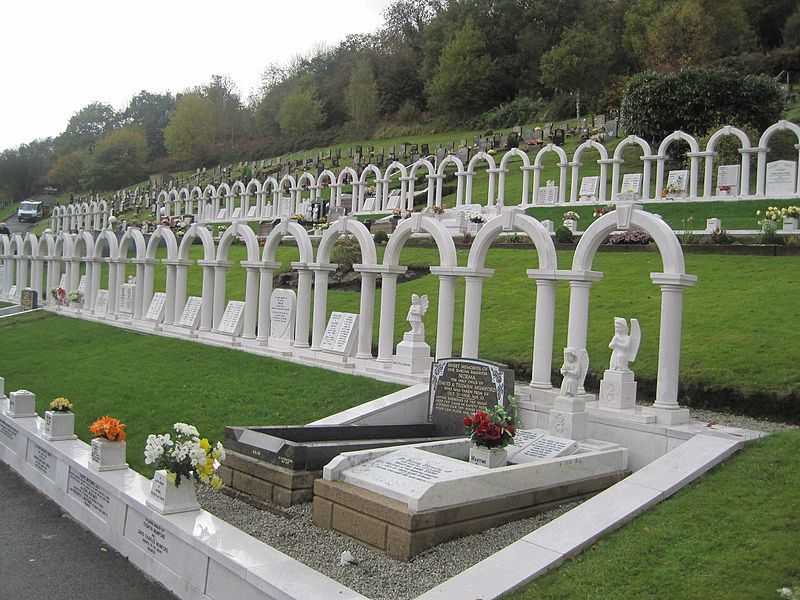 File:Mynwent Aberfan.jpg