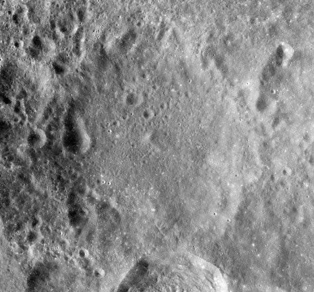 File:Perepelkin crater AS17-M-1722.jpg