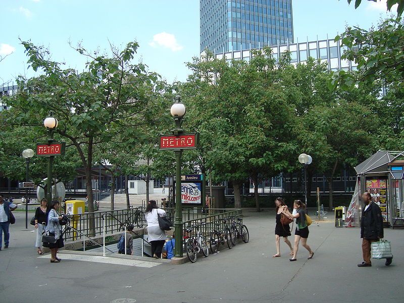 File:Place Jussieu 2.JPG