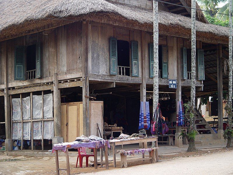 File:Stilt-House-construction-Mai-Chau-Vietnam.jpg