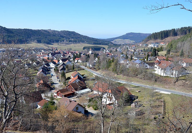 File:Tieringen (Meßstetten), Zollernalbkreis.jpg