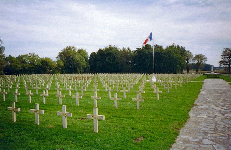 File:Ypres-necropole-national-gravestones.redvers.jpg