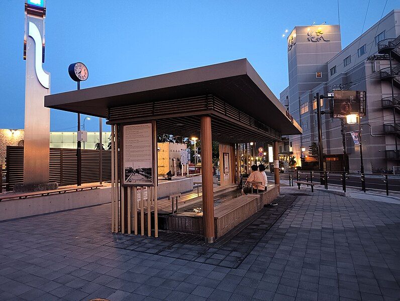 File:Yunokawa Onsen Footbath.jpg