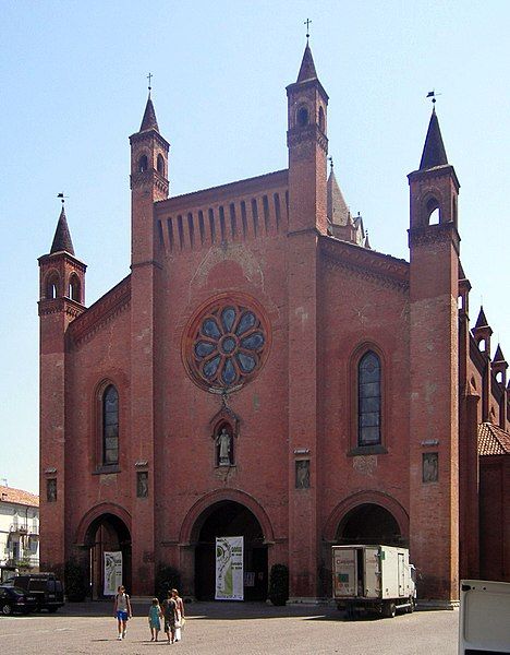 File:Alba Cathedral, façade.jpg