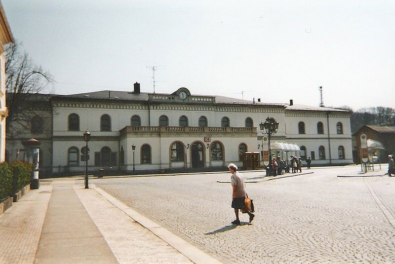 File:Crimmitschau Bahnhof.jpg