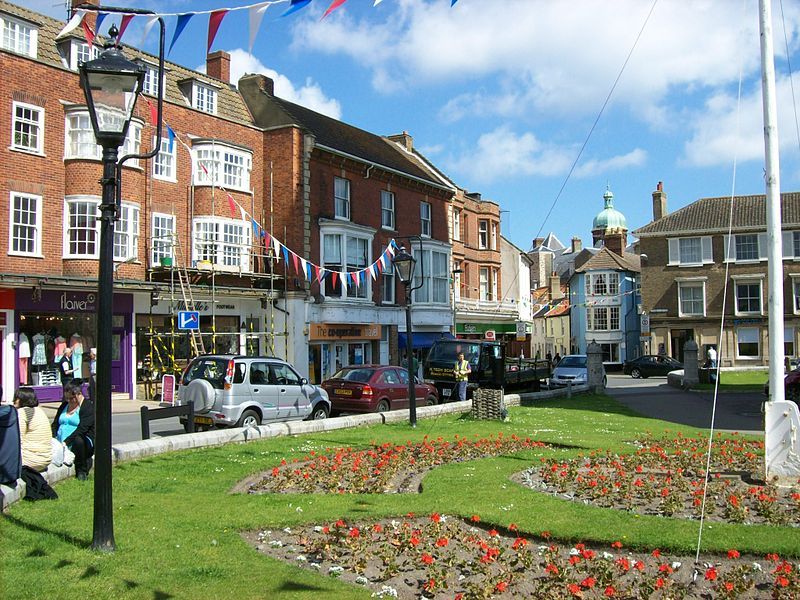 File:Cromer, Church St.JPG