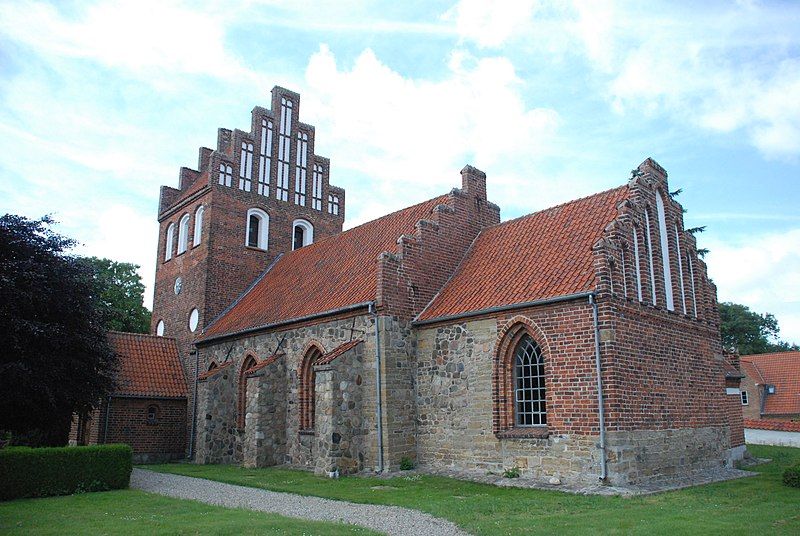 File:Esbønderup Kirke 15-07-2013.JPG