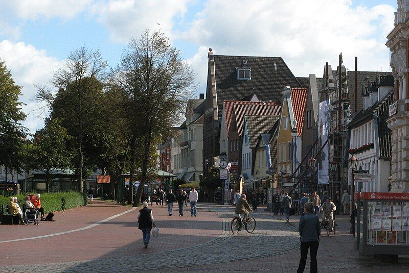 File:Heide am markt.JPG