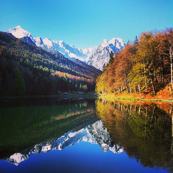 File:Herbst am Riessersee.jpeg