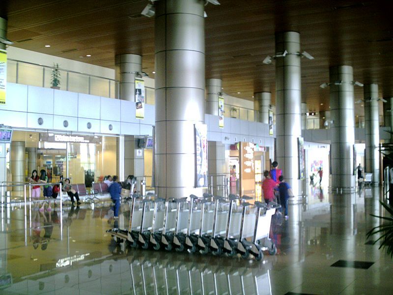 File:KIA arrival hall.JPG