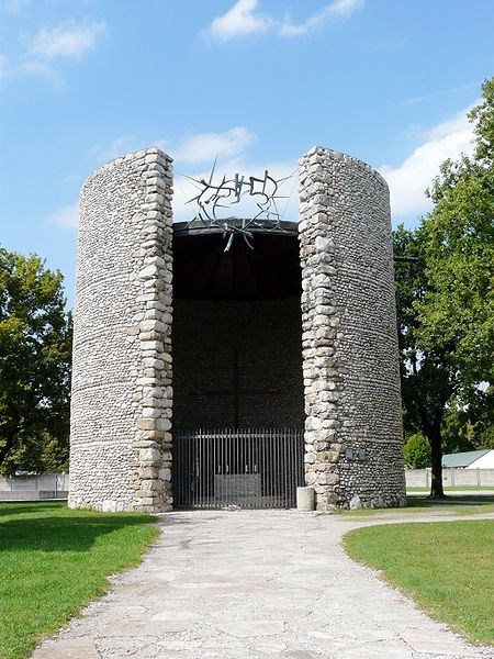 File:KZ Dachau Todesangst-Christi-Kapelle.jpg