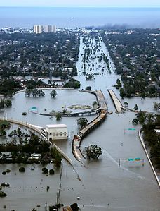 Hurricane Katrina flooding, by Kyle Niemi (edited by Mfield)