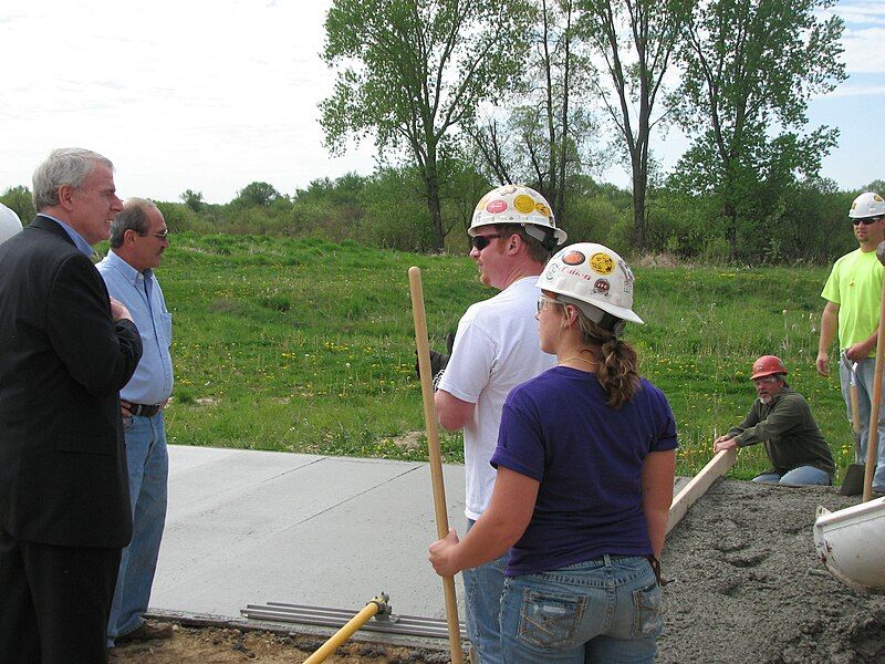 File:Laborers (4596808922).jpg