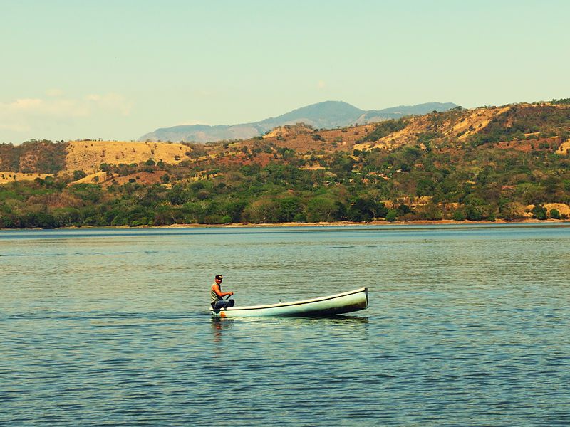 File:Lago de Suchitlán.jpg