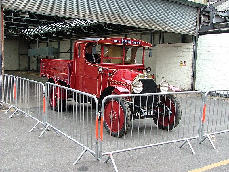 File:Lancia Triota 1921.jpg