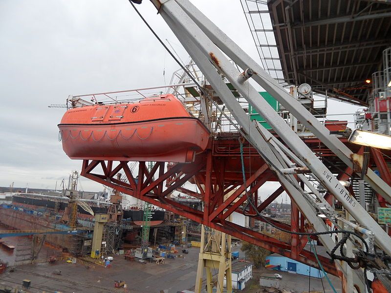 File:Lifeboat on rig.jpg