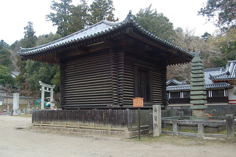 File:Log cabin kura.JPG