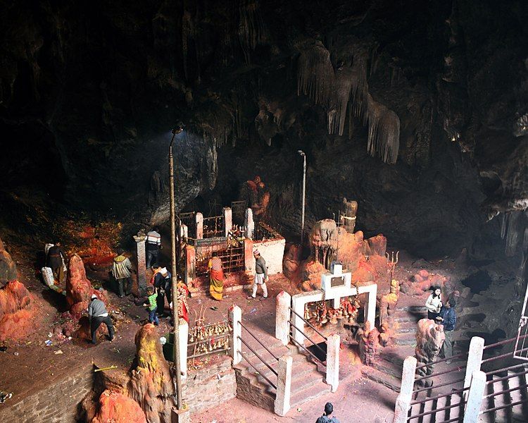 File:Maratika cave 1.jpg