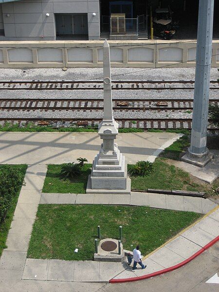 File:NOLAWhiteLeagueMonumentByTracks.jpg