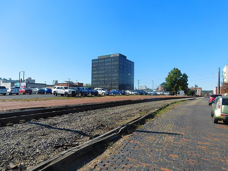 File:Parkersburg Amtrak station.jpg