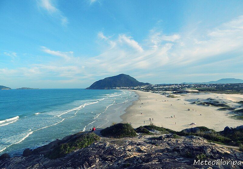 File:Praia do Santinho.JPG