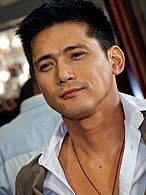 An image of Robin Padilla.