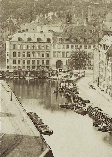 File:Sandkusten (Frederiksholms Kanal).jpg