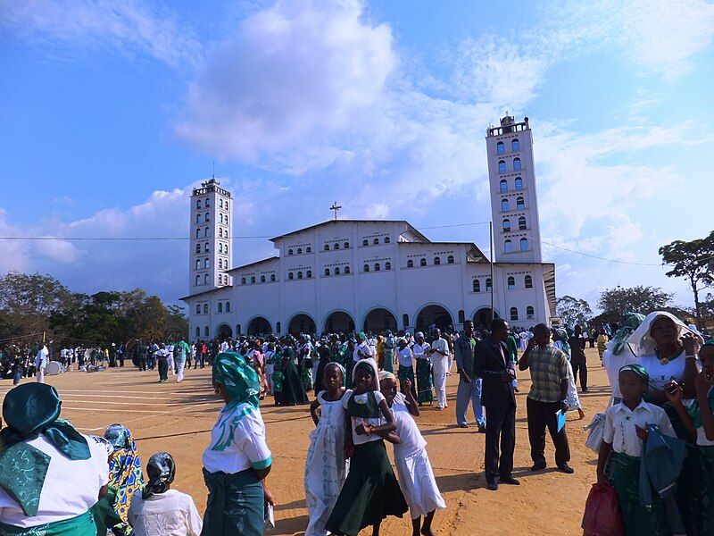 File:Temple de Nkamba.JPG