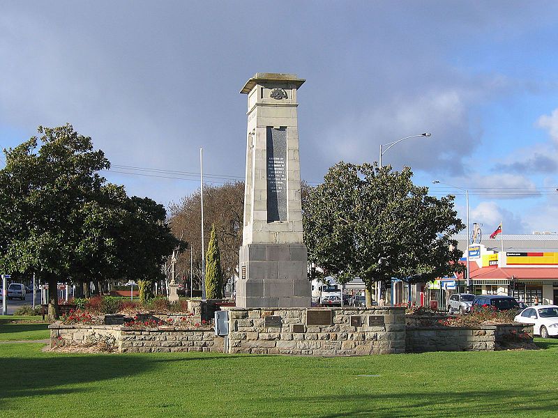 File:WWI-&-II-Memorial-Bairnsdale-Vic.jpg