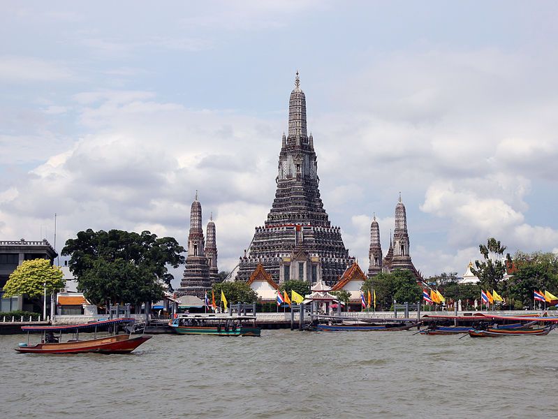 File:Wat Arun 03-2012-01.JPG