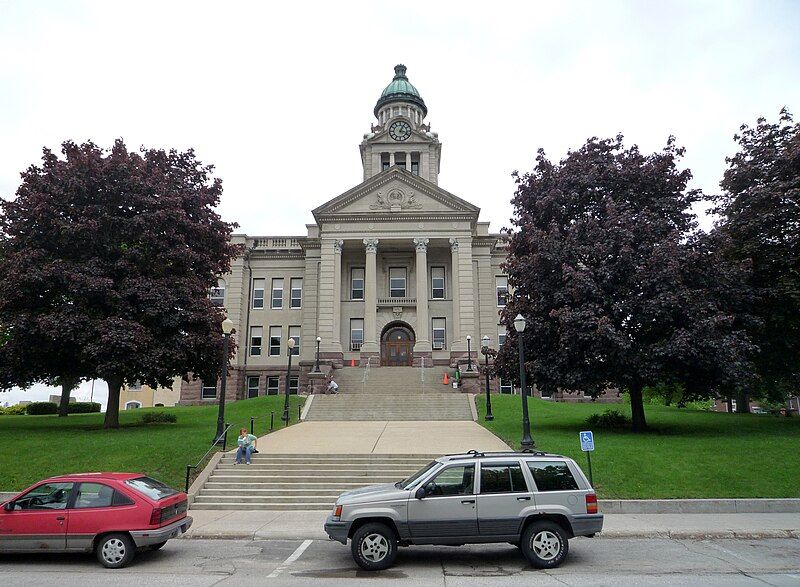 File:2009-0528-MN-IA13-Decorah-WinneshiekCourthouse.jpg